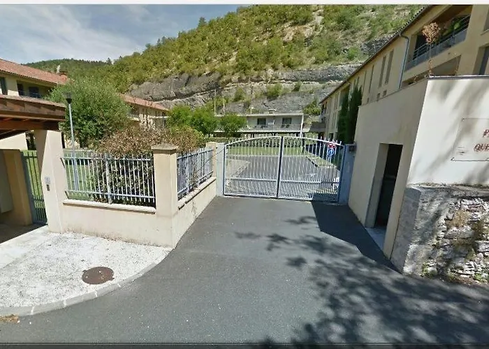 3 Pieces Cosy Avec Parking Proche Centre *